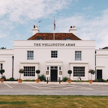 The Wellington Arms - Basingstoke-Reading 호텔 헥필드 외부 사진