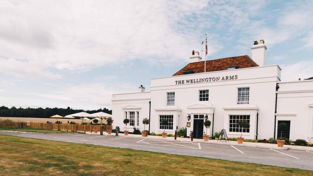 The Wellington Arms - Basingstoke-Reading 호텔 헥필드 외부 사진