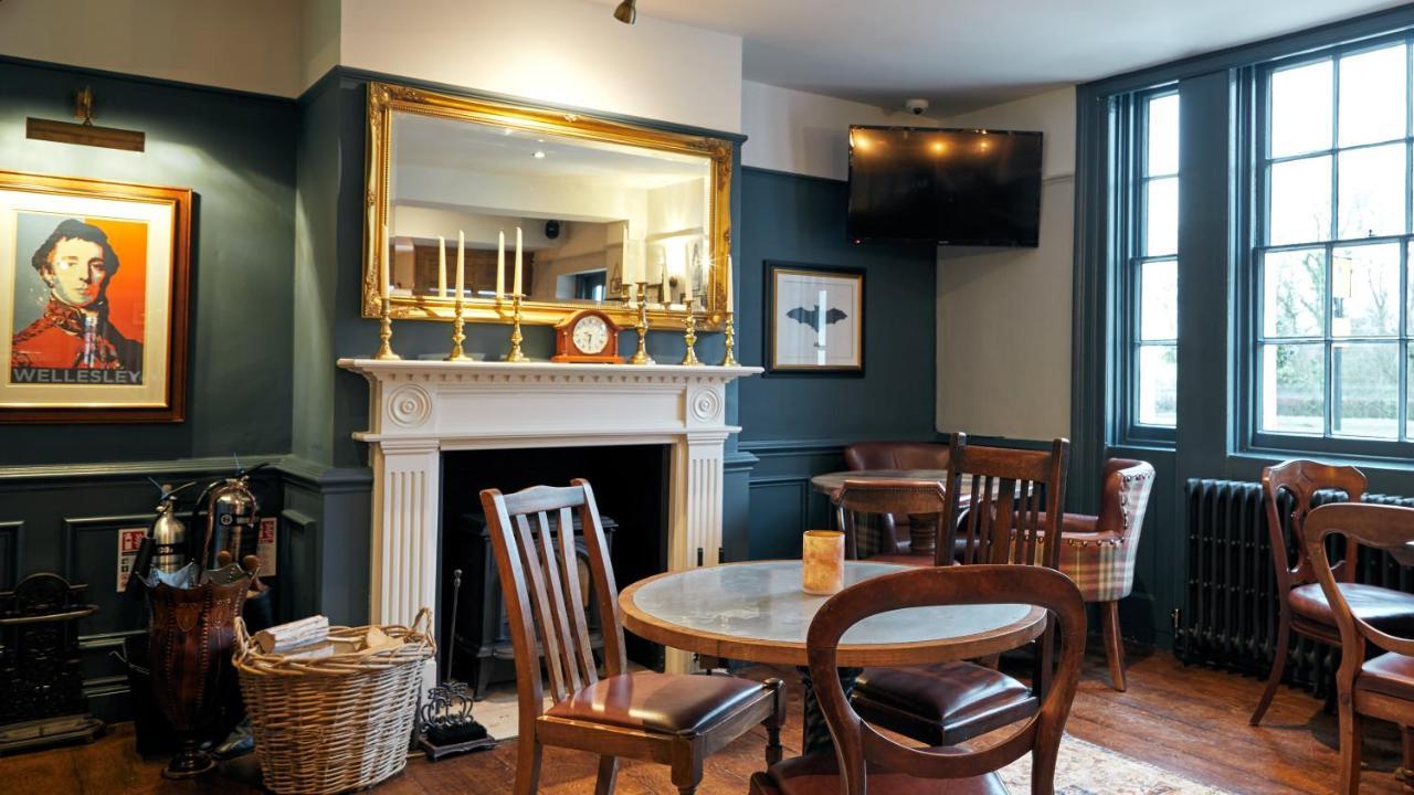 The Wellington Arms - Basingstoke-Reading 호텔 헥필드 외부 사진